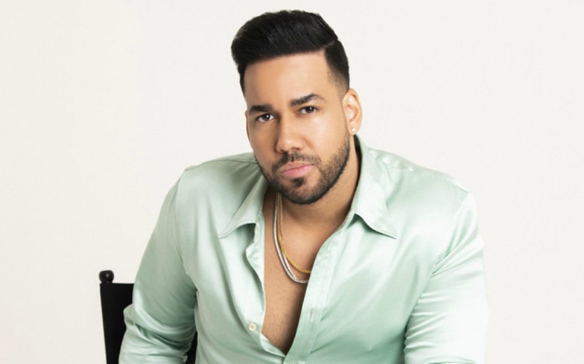 Who is the singer of the Bachata Band Aventura Romeo, Romeo Santos Wife?  The proud father without a marriage and a wife?